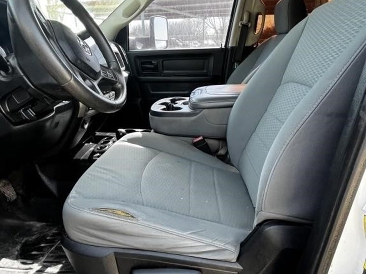 2014-dodge-ram-5500-image-23
