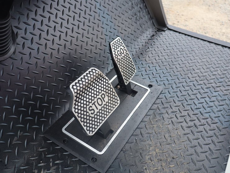 #101-•-4-seater-electric-golf-cart-image-13