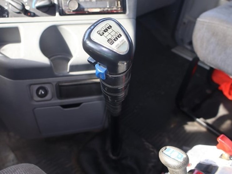 2013-freightliner-columbia-120-image-37
