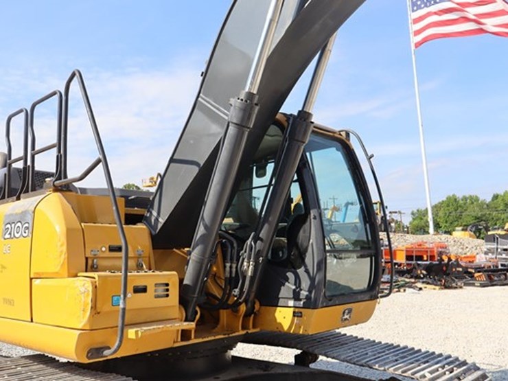 2017-deere-210g-image-9
