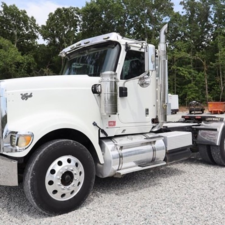 #542 • 2011 INTERNATIONAL EAGLE DAY CAB TRUCK