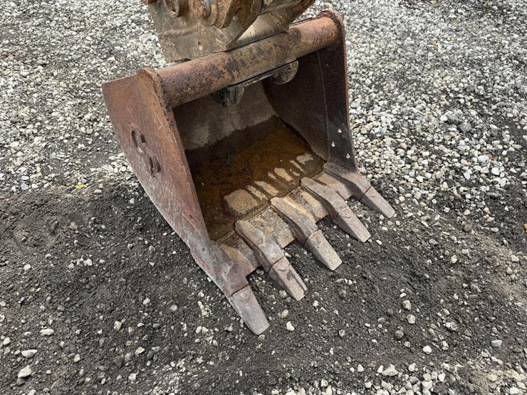 takeuchi-tb135-image-8