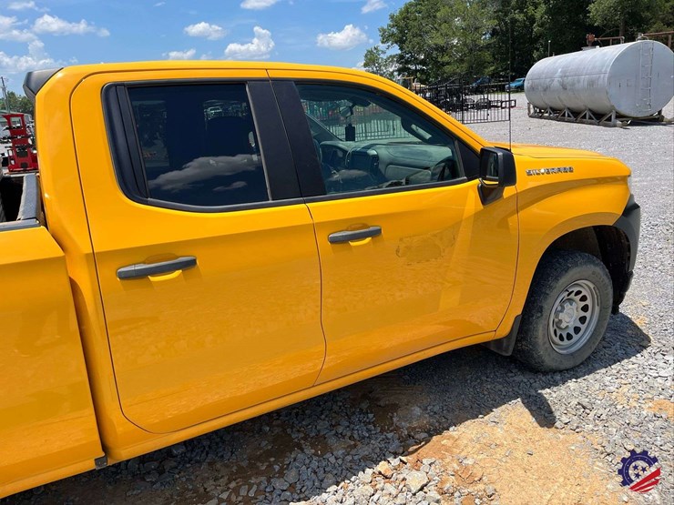 2021-chevrolet-silverado-4x4-pickup-truck-image-22