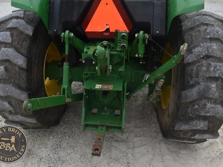 2021-john-deere-5045e-image-19