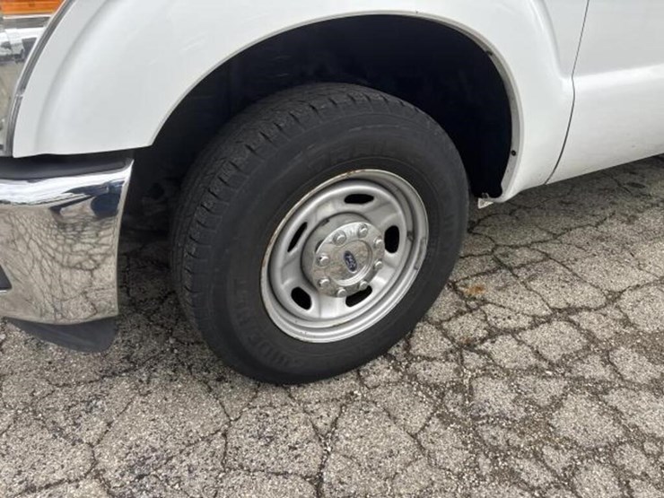 2015-ford-f250-xl-image-8