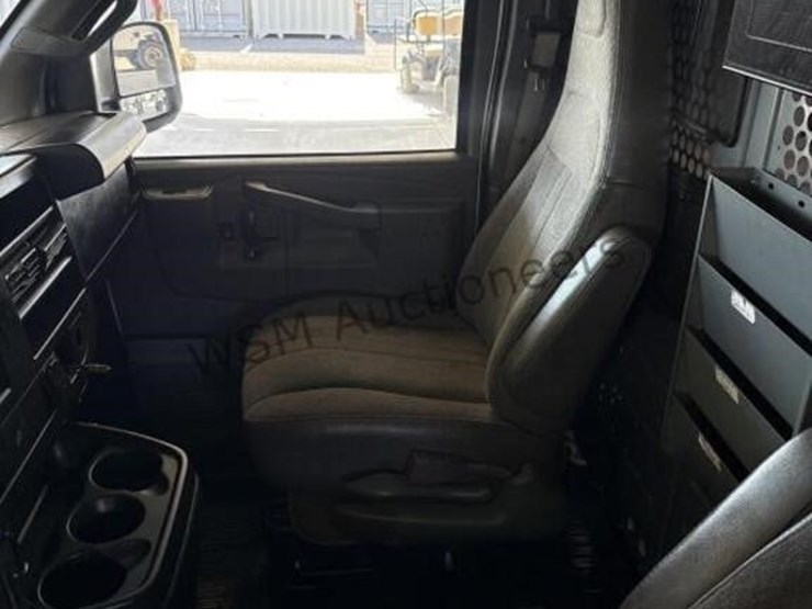2016-chevrolet-express-2500-image-25