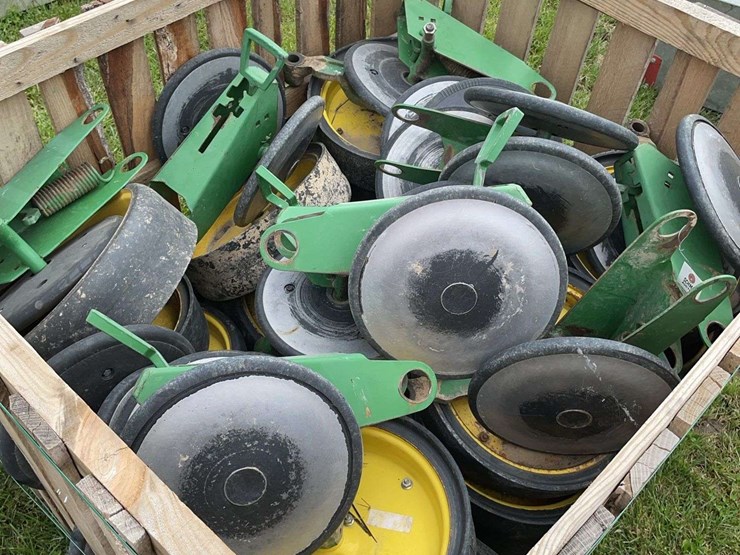planter-press-wheels-and-closing-wheel-system-off-jd-7200-image-1