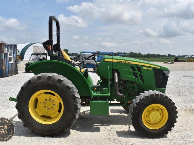 2021-john-deere-5045e-image-6