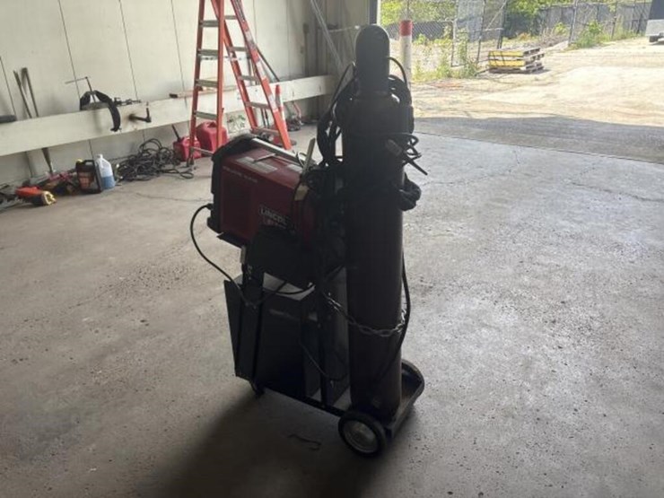 lincoln-electric-tig-200-welder-with-tank-and-cart-image-3