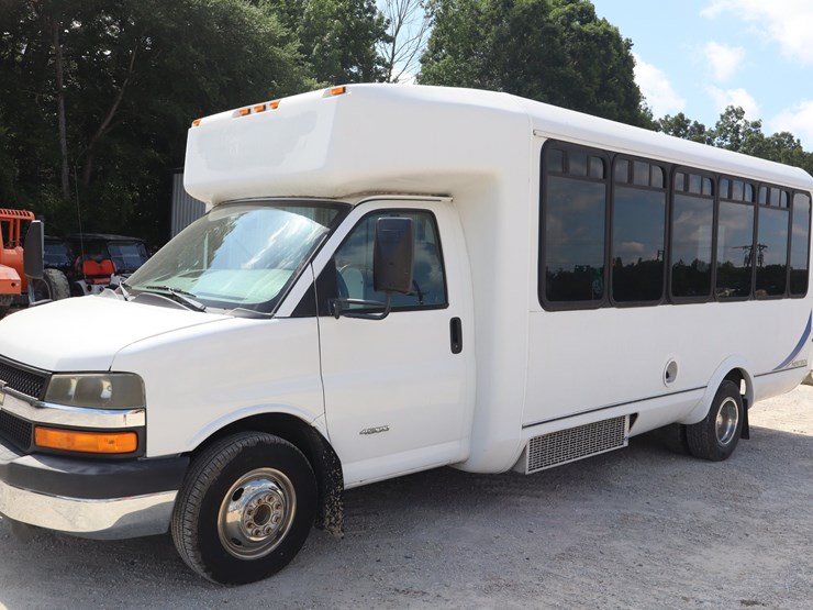 #309-•-15-passenger-church-van-image-27
