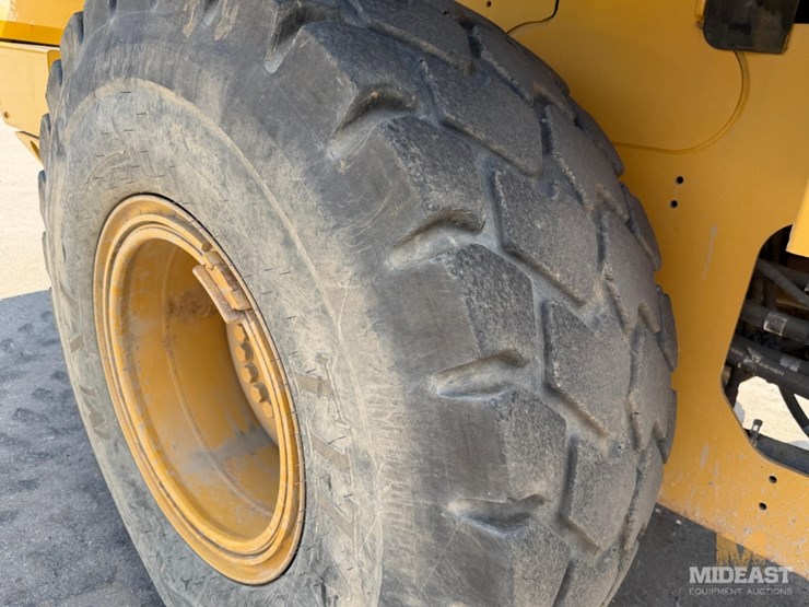 2014-caterpillar-930k-image-11