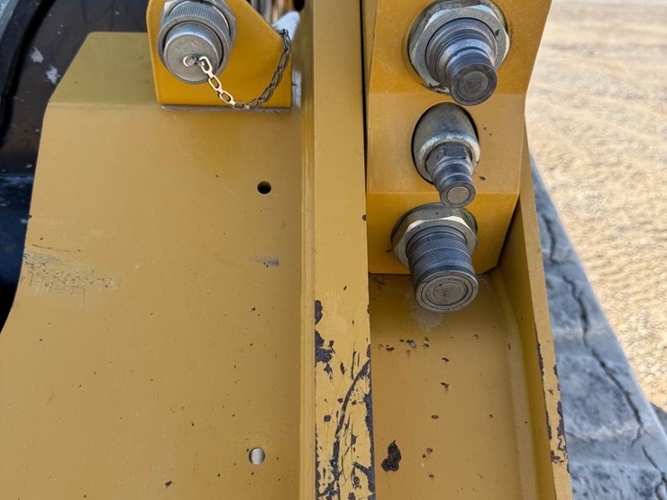 2021-caterpillar-299d3-image-9