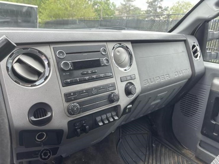 2014-ford-f350-xlt-image-28
