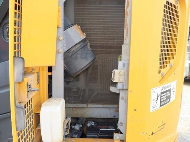 2016-deere-135g-image-26