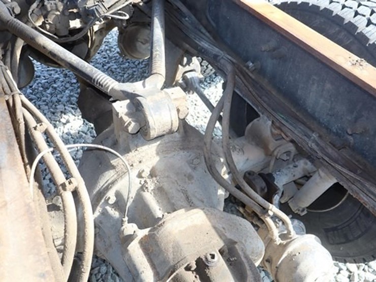 2013-freightliner-columbia-120-image-25