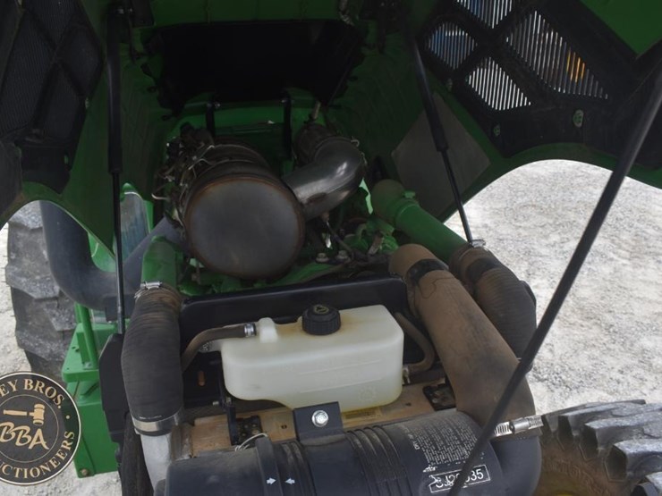 2021-john-deere-5045e-image-12