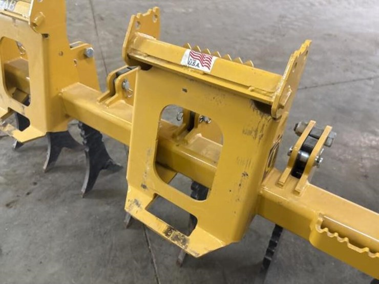 cl-fab-ripper-skid-steer-attachment-image-7