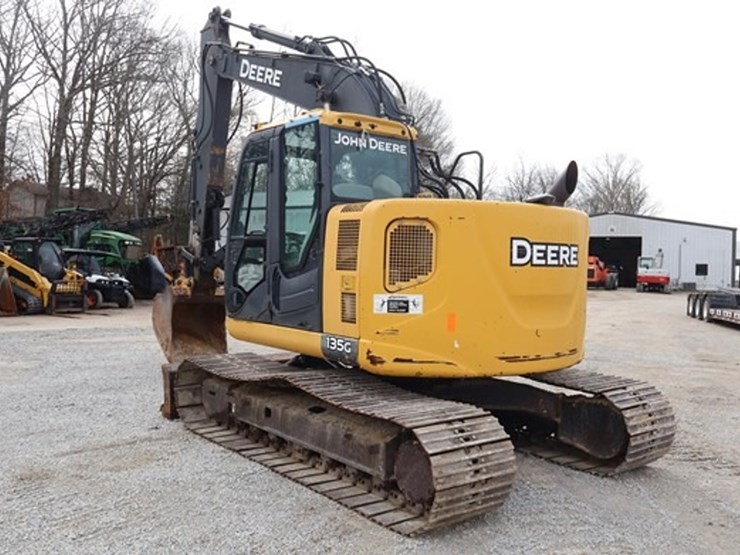 2016-deere-135g-image-3