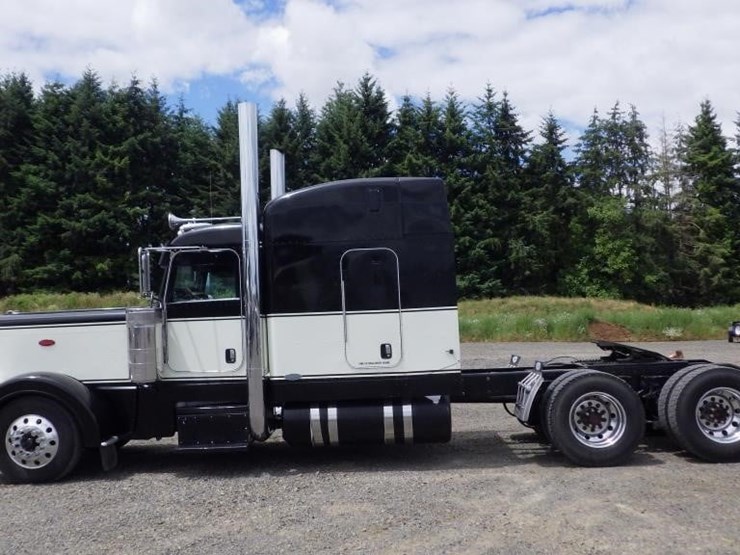 2008-peterbilt-389-image-8
