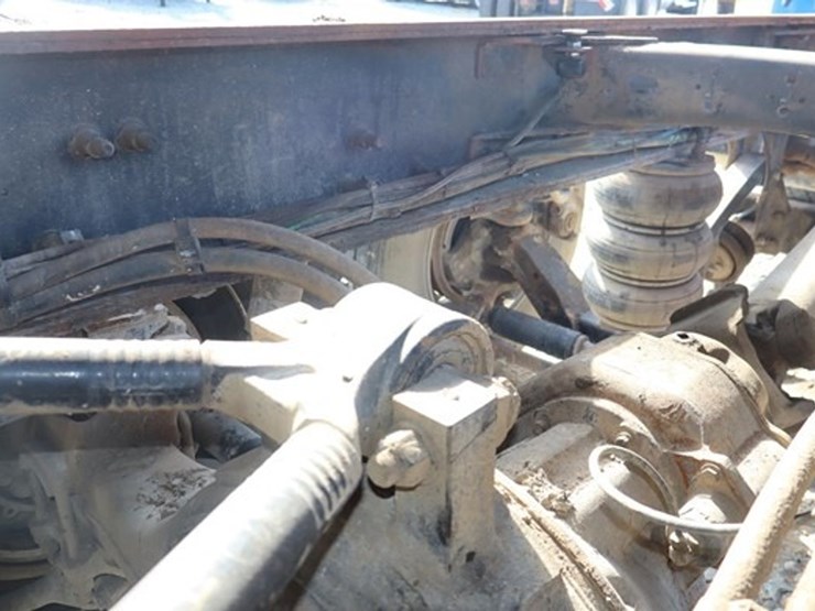 2013-freightliner-columbia-120-image-27