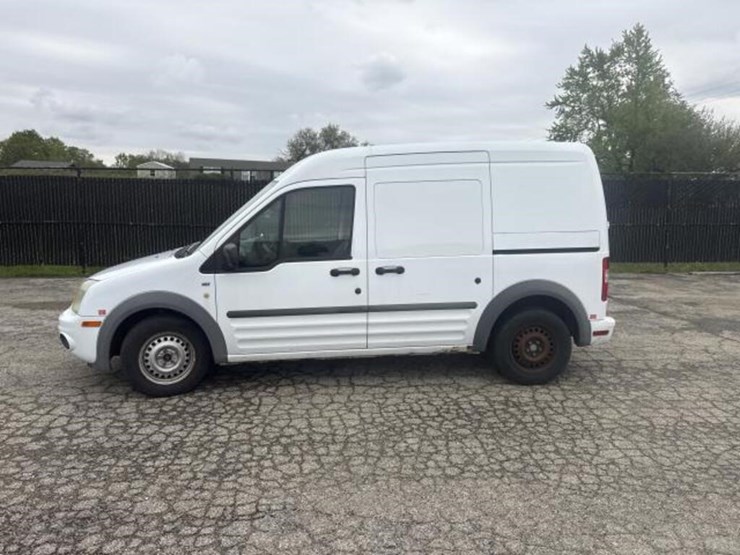 2010-ford-transit-connect-image-2