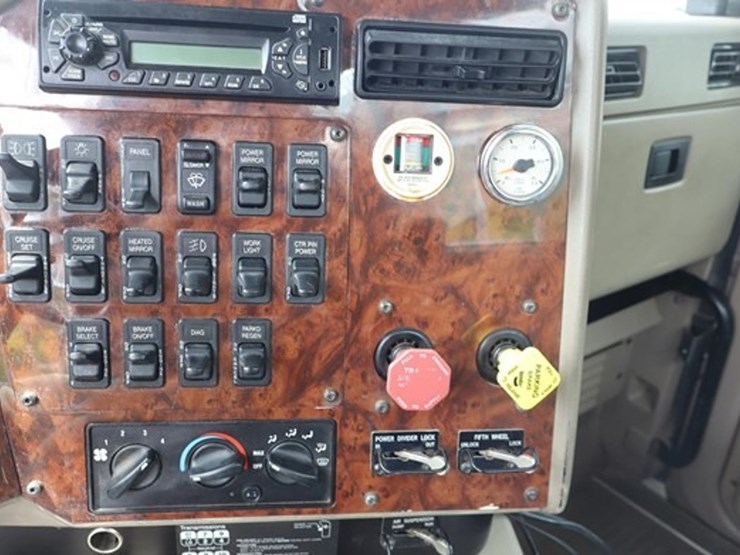 #542-•-2011-international-eagle-day-cab-truck-image-23