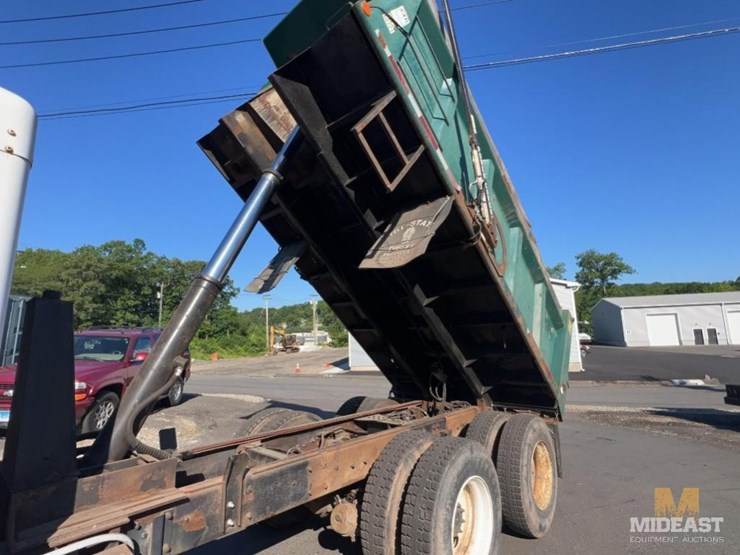 2001-kenworth-t300-image-12