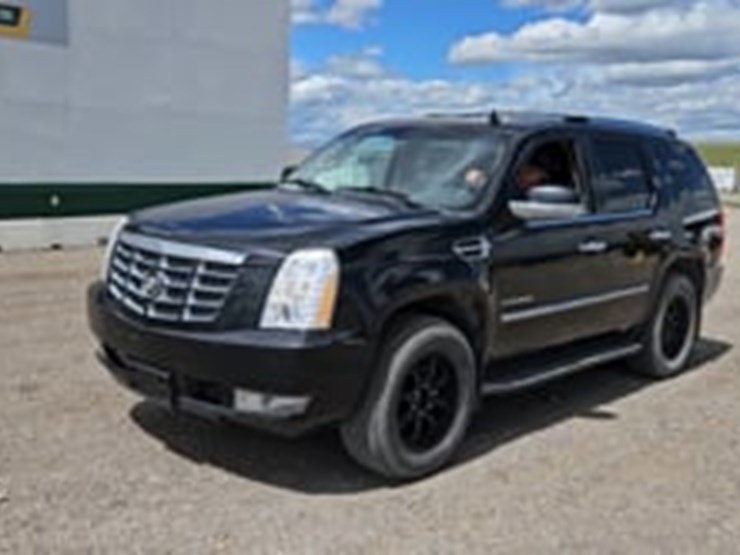 2010-cadillac-escalade-image-5