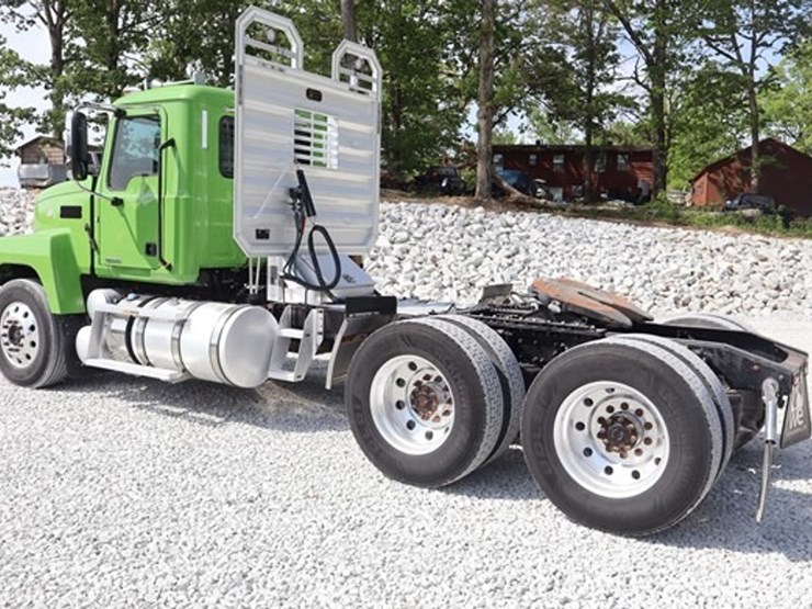 #538-•-2019-mack-pi64t-day-cab-truck-image-3