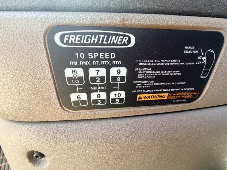 2012-freightliner-cascadia-125-image-83