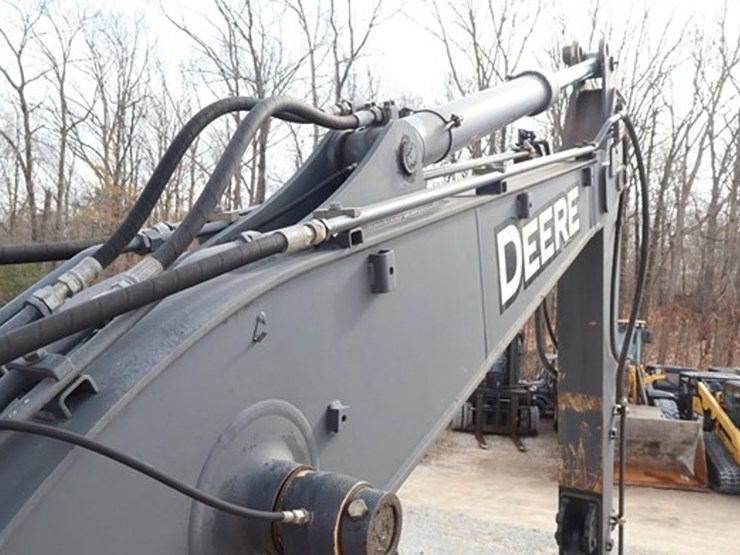 2016-deere-135g-image-34
