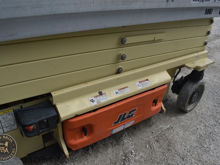 2013-jlg-3246es-image-12