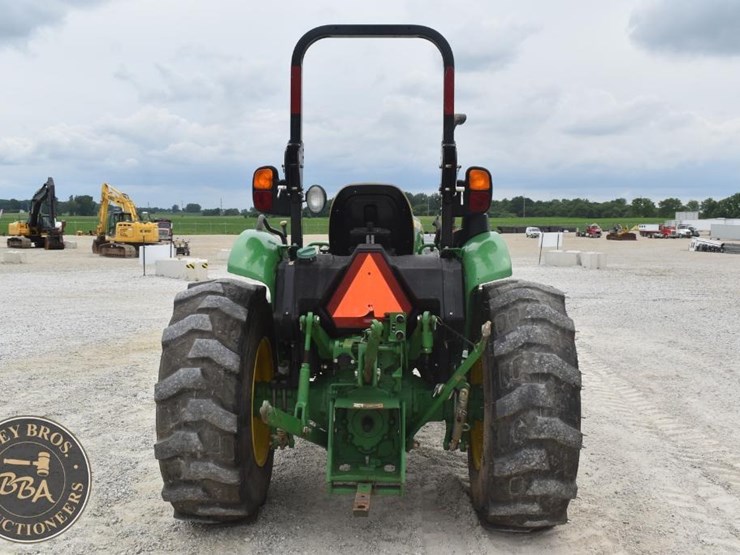 2021-john-deere-5045e-image-4