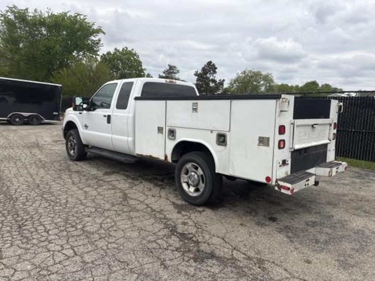 2014-ford-f350-xlt-image-3