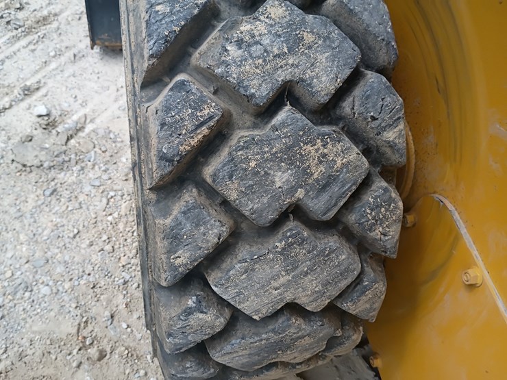 2022-deere-330g-image-69