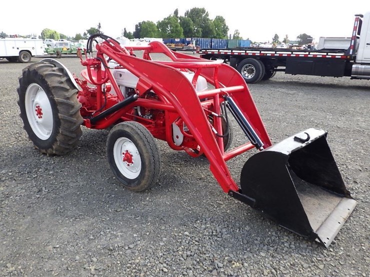 ford-tractor-image-3