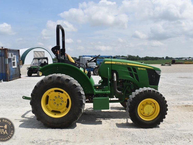 2021-john-deere-5045e-image-17