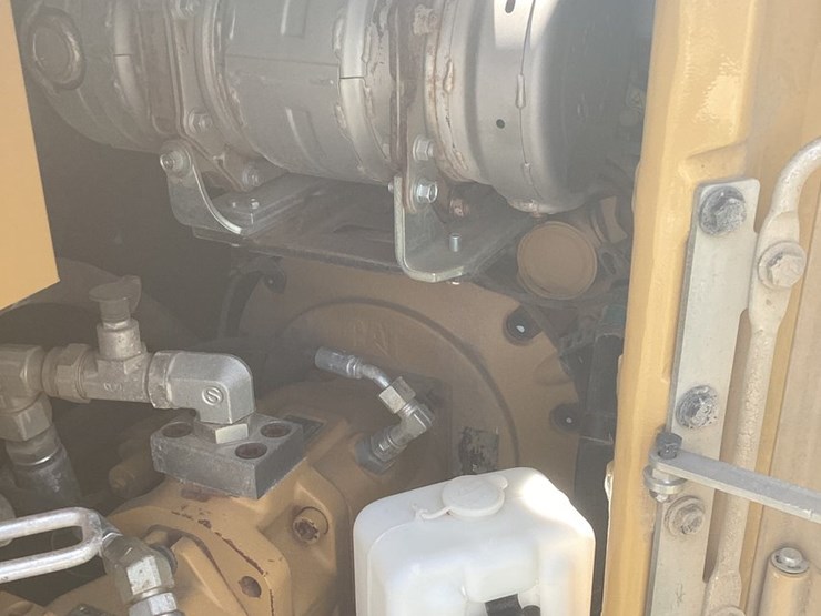 2020-caterpillar-24-image-8