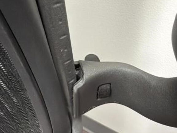 (2)-office-chairs-with-adjustable-arm-rest-image-6