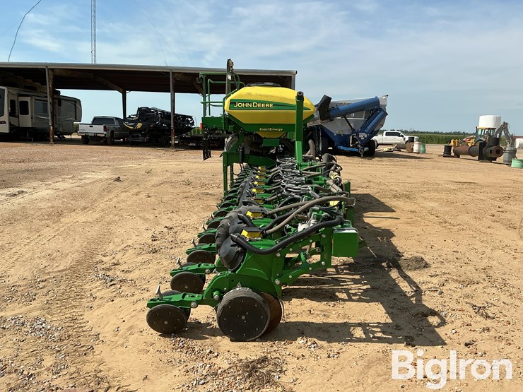 2019-john-deere-dr18-image-4