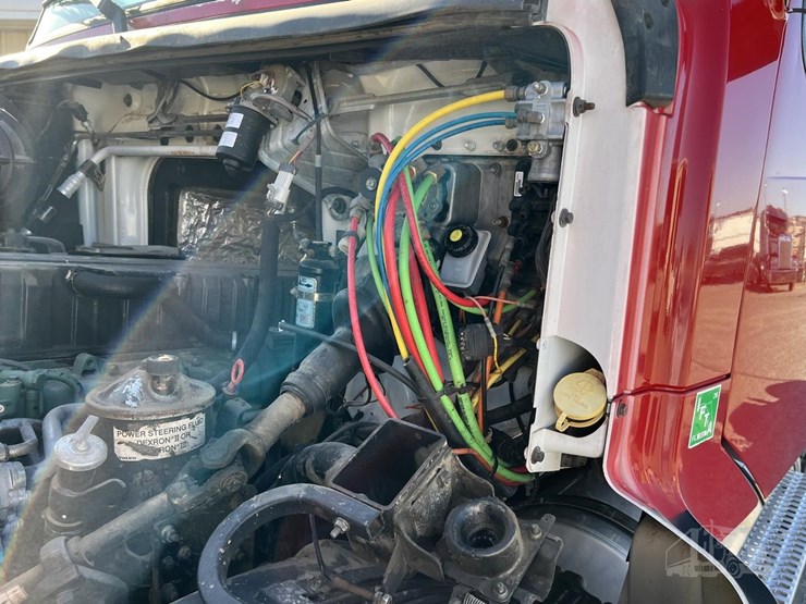 #549-•-2005-volvo-heavy-haul-day-cab-truck---osceola,-ar-image-24