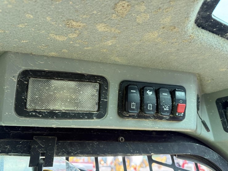 2019-caterpillar-299d3-image-27