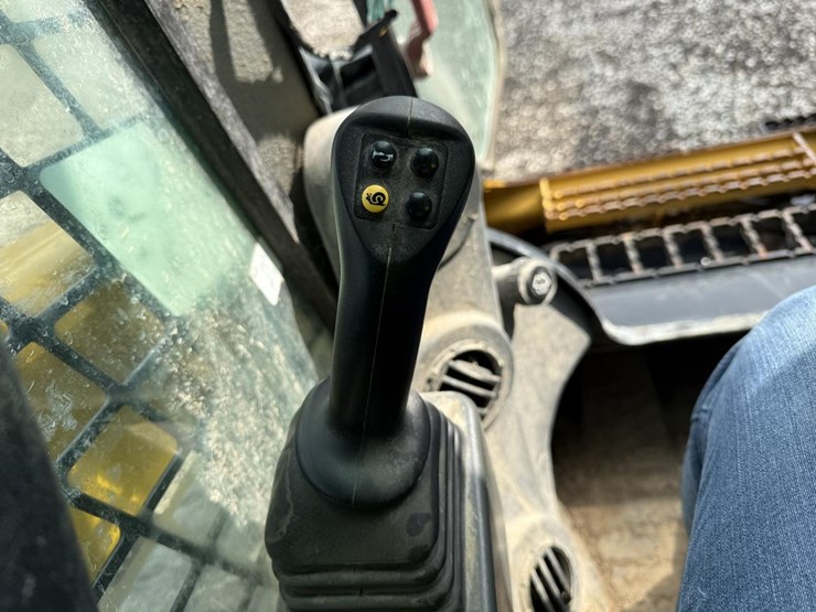 2019-caterpillar-299d3-image-25