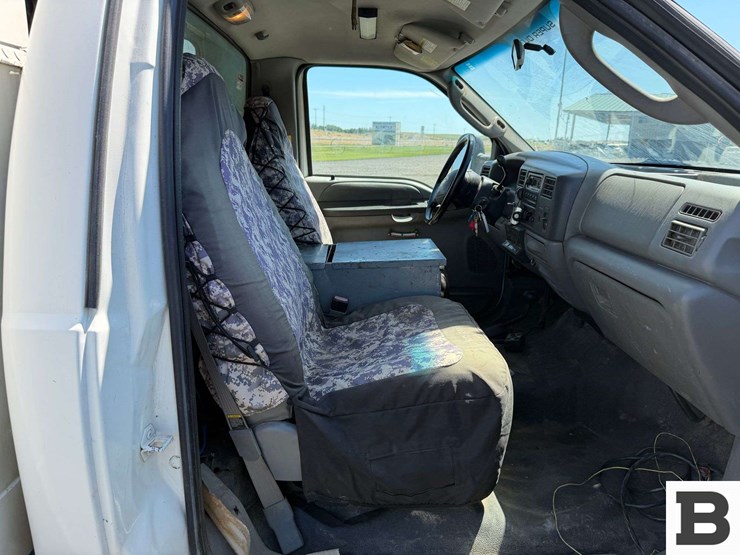 2004-ford-f550-image-34