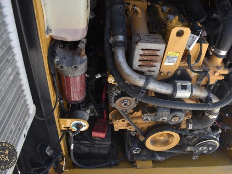 2018-caterpillar-257d-image-35