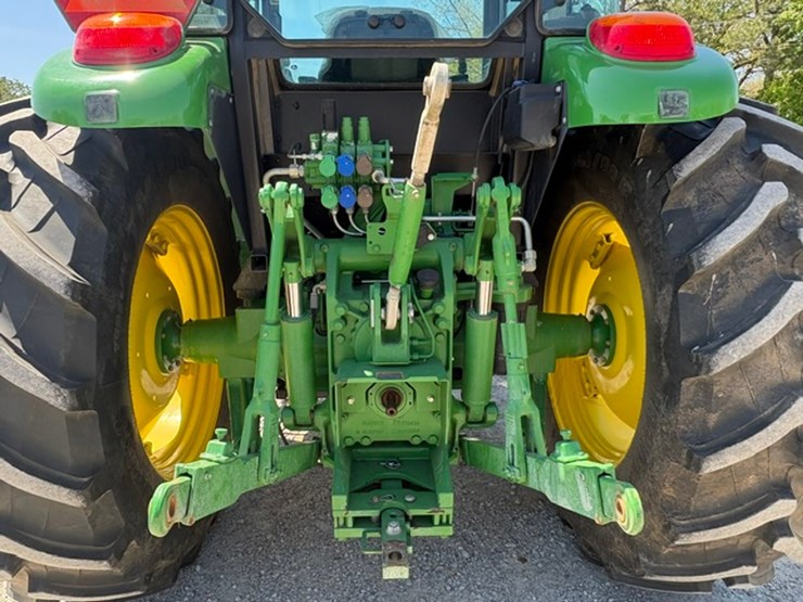 2022-john-deere-6120e-image-12