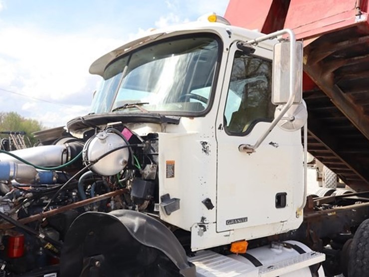 #516-•-2007-mack-cv713-tri-axle-dump-truck-image-30