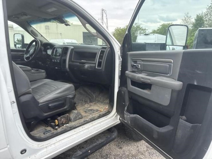 2014-dodge-3500-image-19