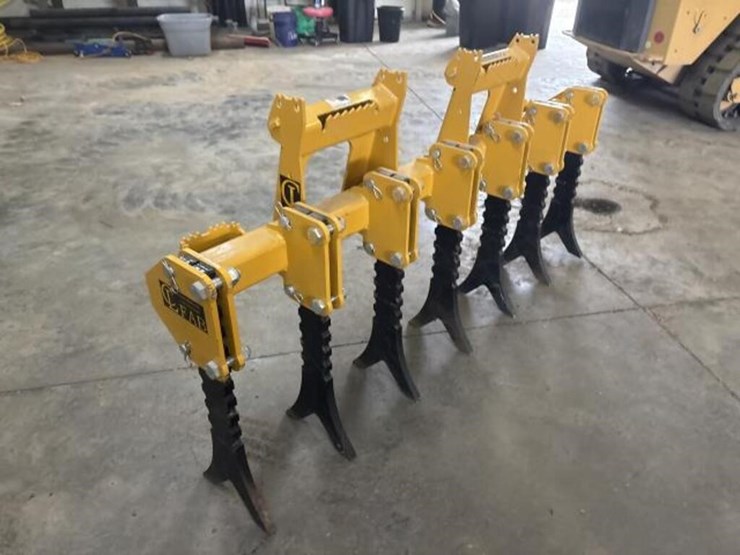 cl-fab-ripper-skid-steer-attachment-image-4