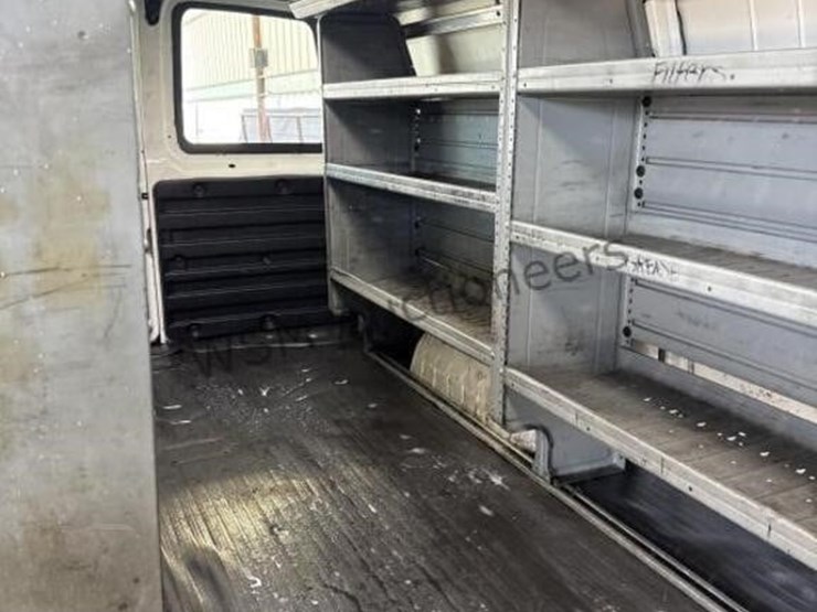2016-chevrolet-express-2500-image-12